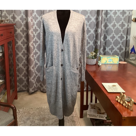 Gap - Picture 3 of 10